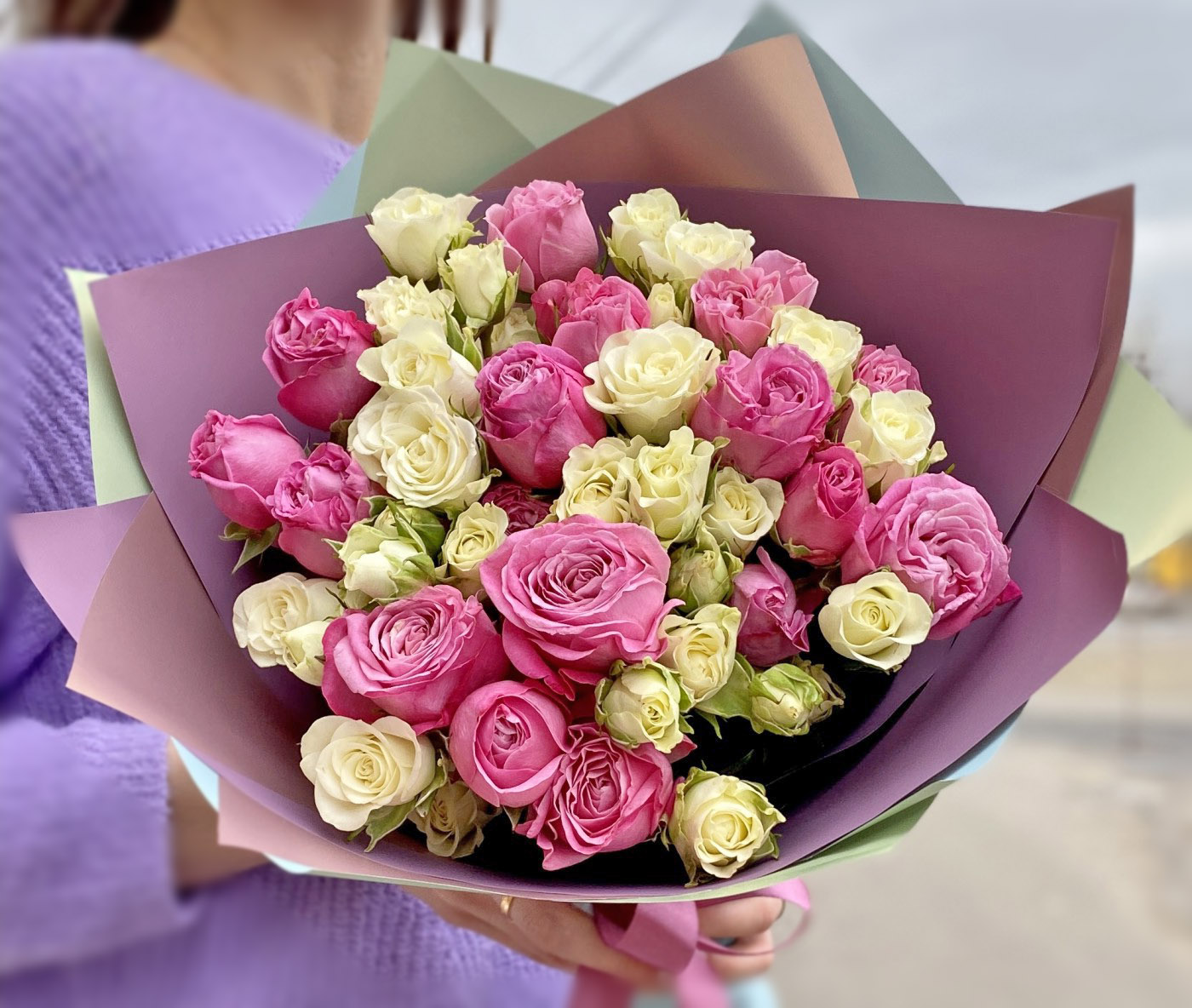 roses Do you want Blooms? A Smart Guide to Receiving “Just Because” Flowers from Your Partner