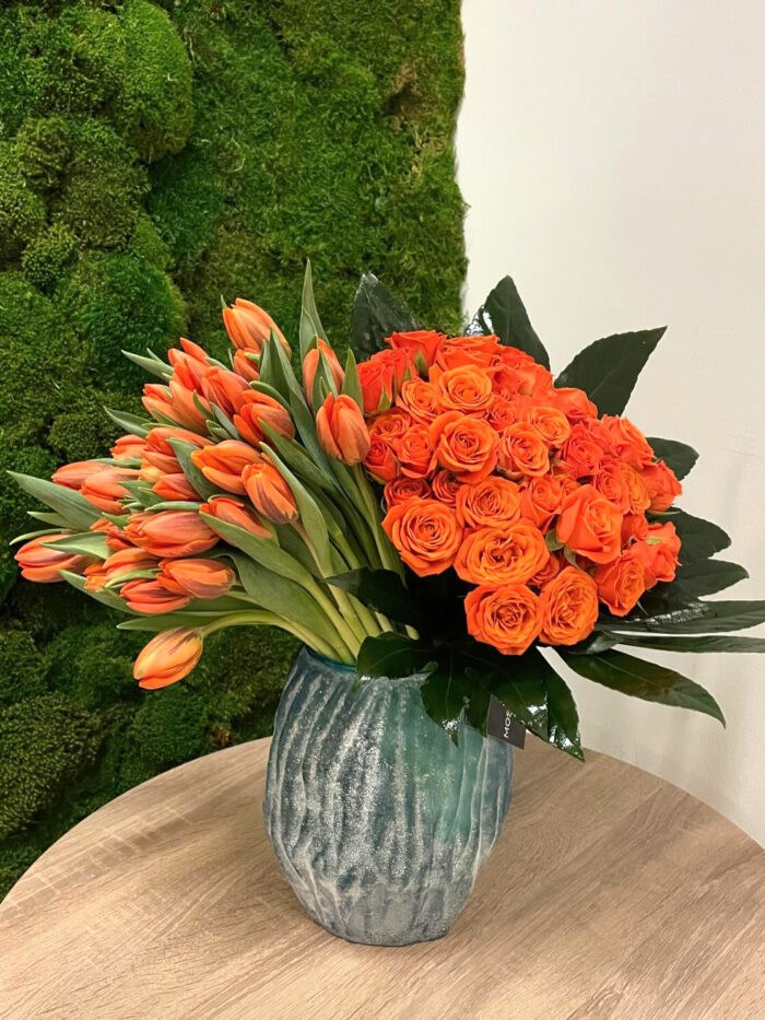 Coral Vibe: tulips and roses arrangement