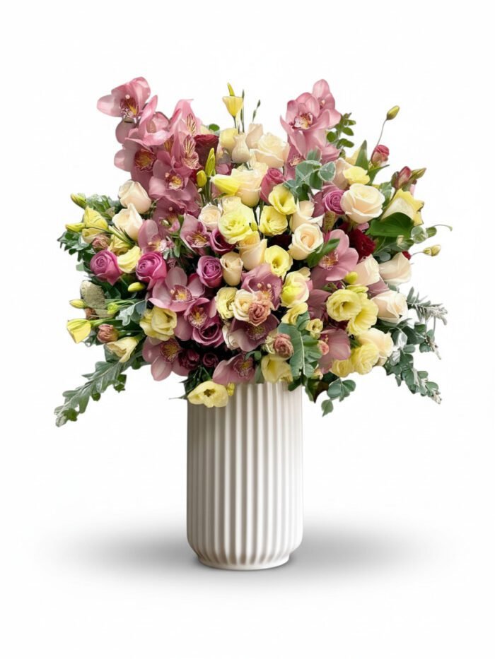 viva_Flower_Arrangement_in_a_whit а