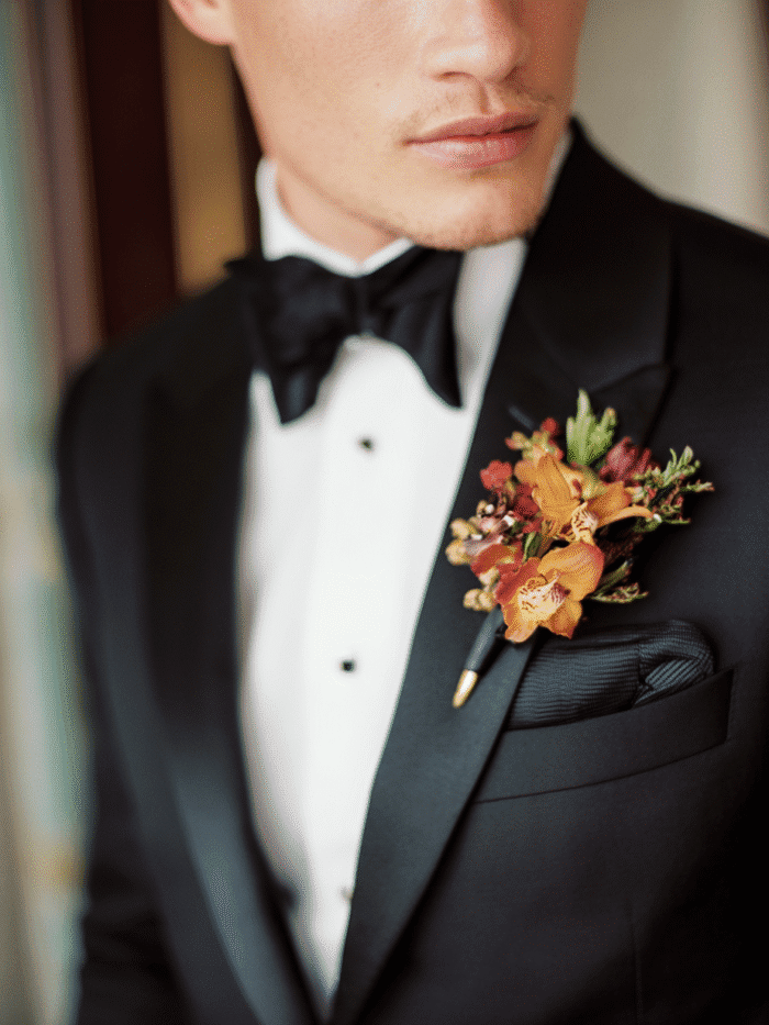 groom boutonier