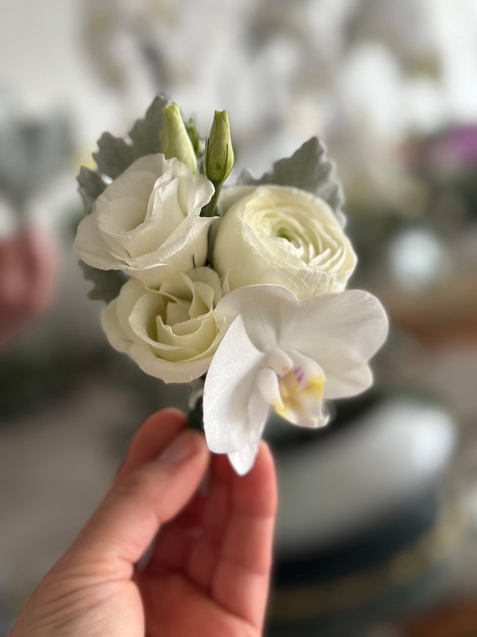 white flower arrangement
