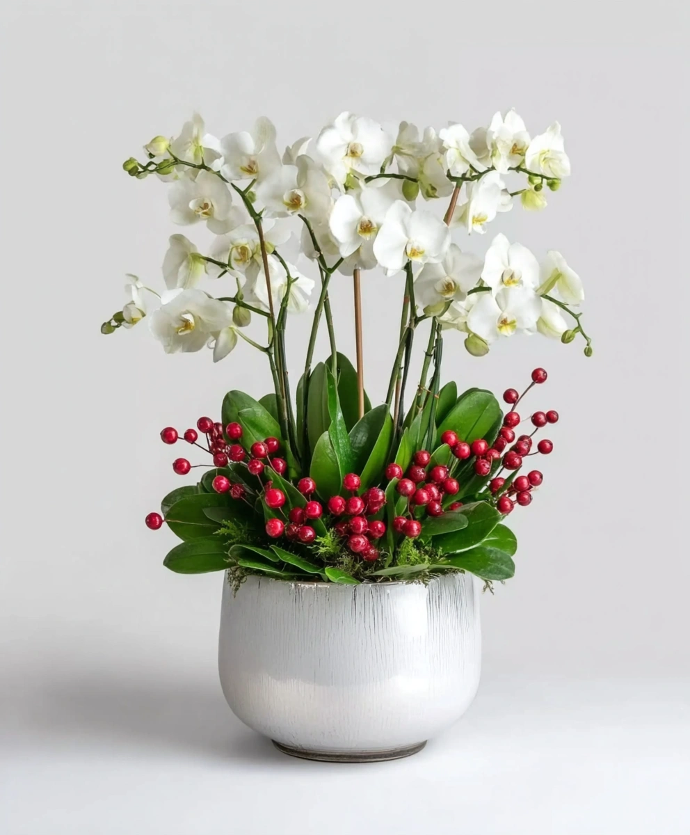 This timeless arrangement features a stunning
