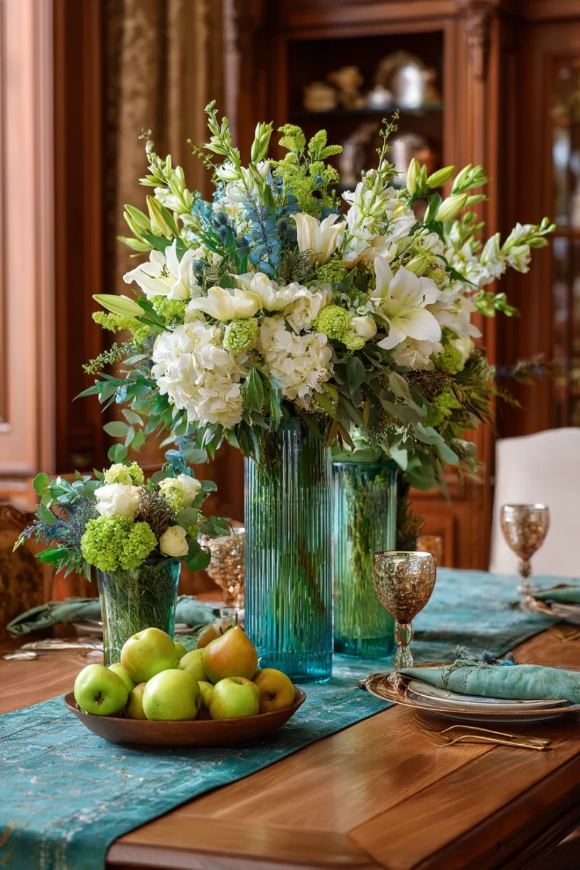viva_Hanukkah_flower_arrangement_at_the_festive_table