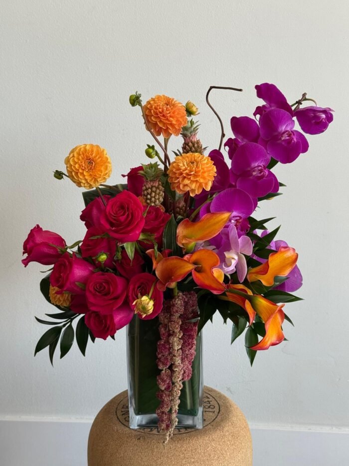 Paradise Bliss: Tropical Arrangement