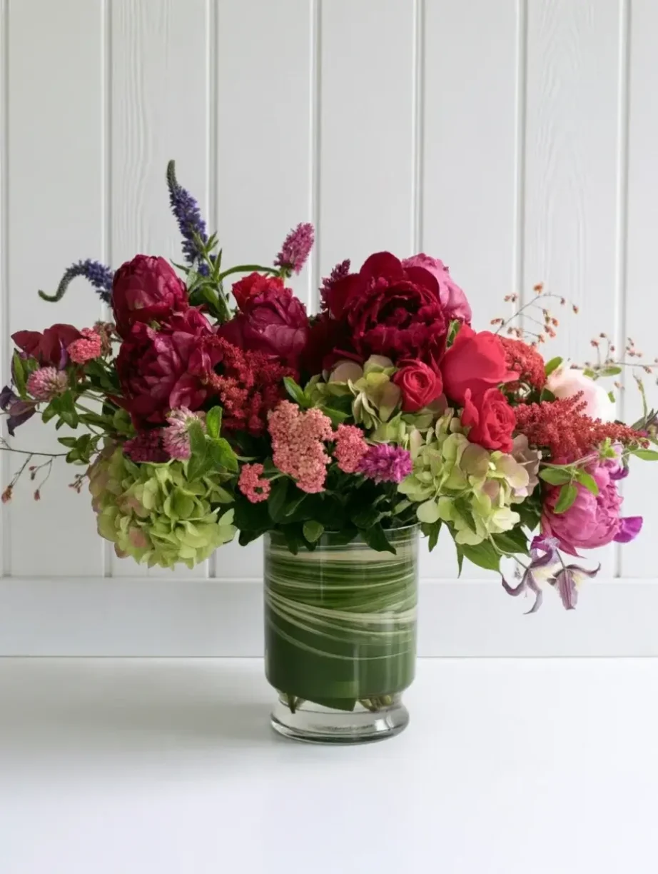 Selecting the Perfect Burgundy Peonies